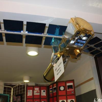 Maquette d'un satellite (1)